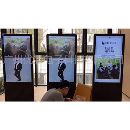 55 inch vertical Android edition advertising machine in Zhaoqing Da Wang poly Lee Philharmonic town